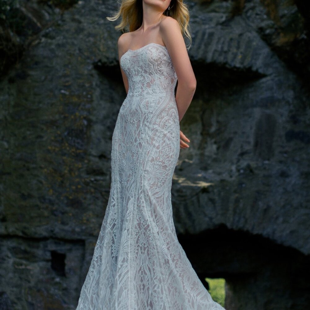 Wilderly F285 Reba Bridal Wedding Gown Sample Dress (Size 12)